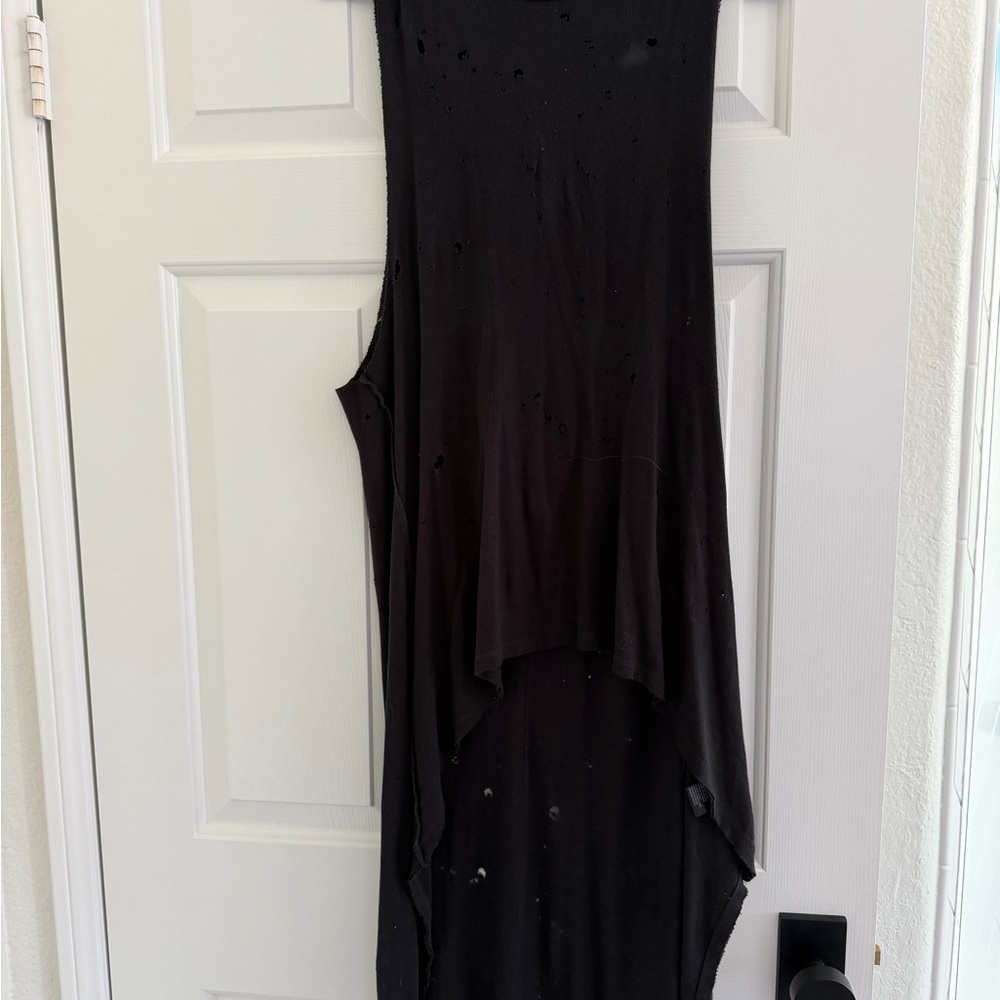 Black Sleeveless high low top